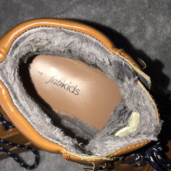 Boys size 4 Fabkid boots - Picture 2 of 5